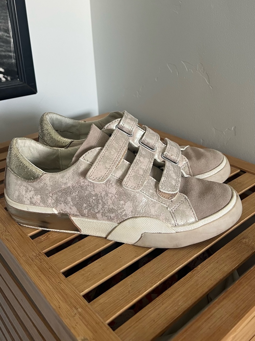 Dolce Vita Leather Women's
Sneakers, size 8.5. Super comfortable and soft